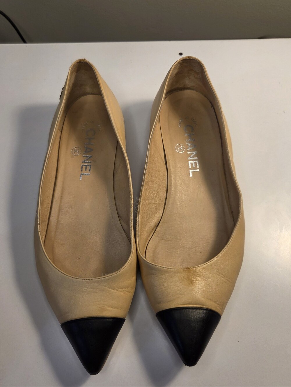 CHANEL Two-Tone Pointed Toe Leather Flats - Beige & Black 37 1/2